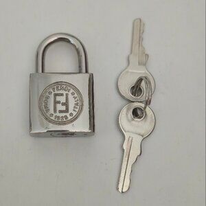 Fendi Silver Color Padlock Cadena With 2 Silver Keys RARE Genuine
